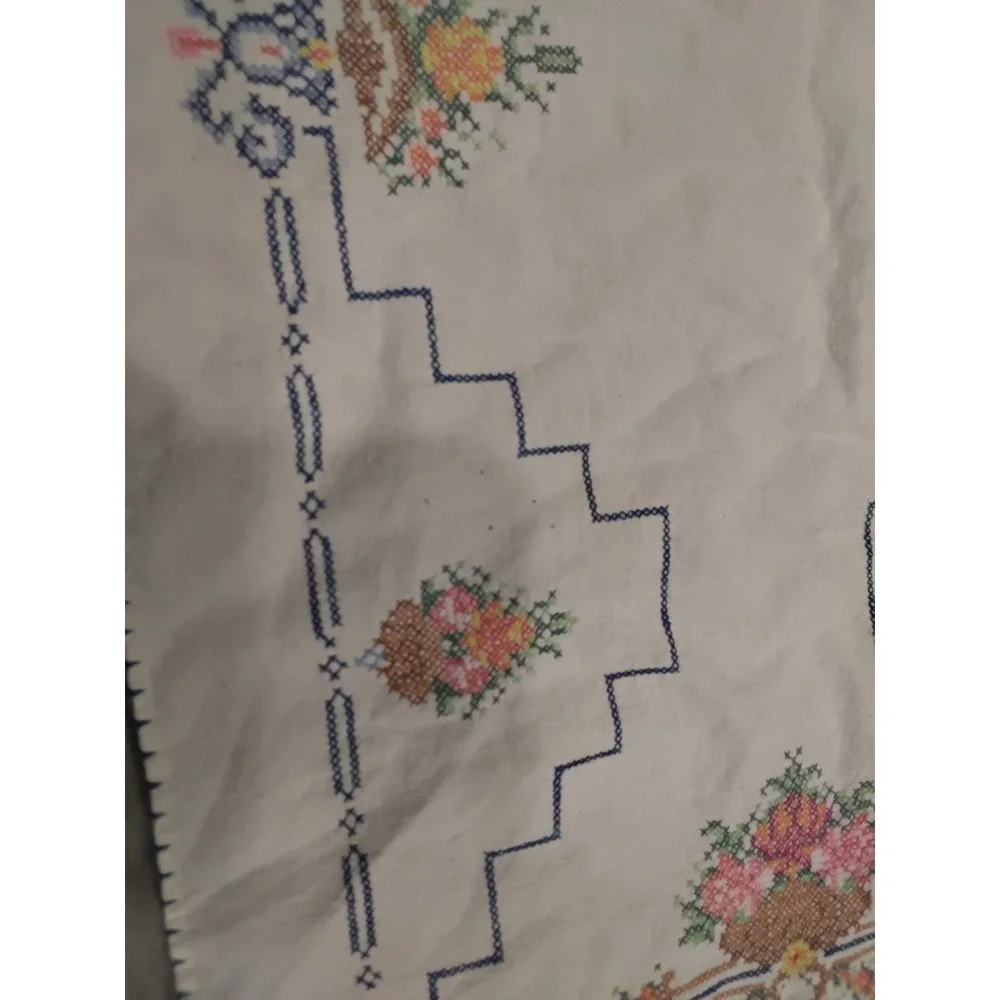Vintage Hand Embroidered Floral Basket Table Runner Set Cross Stitch‎ White 2pc